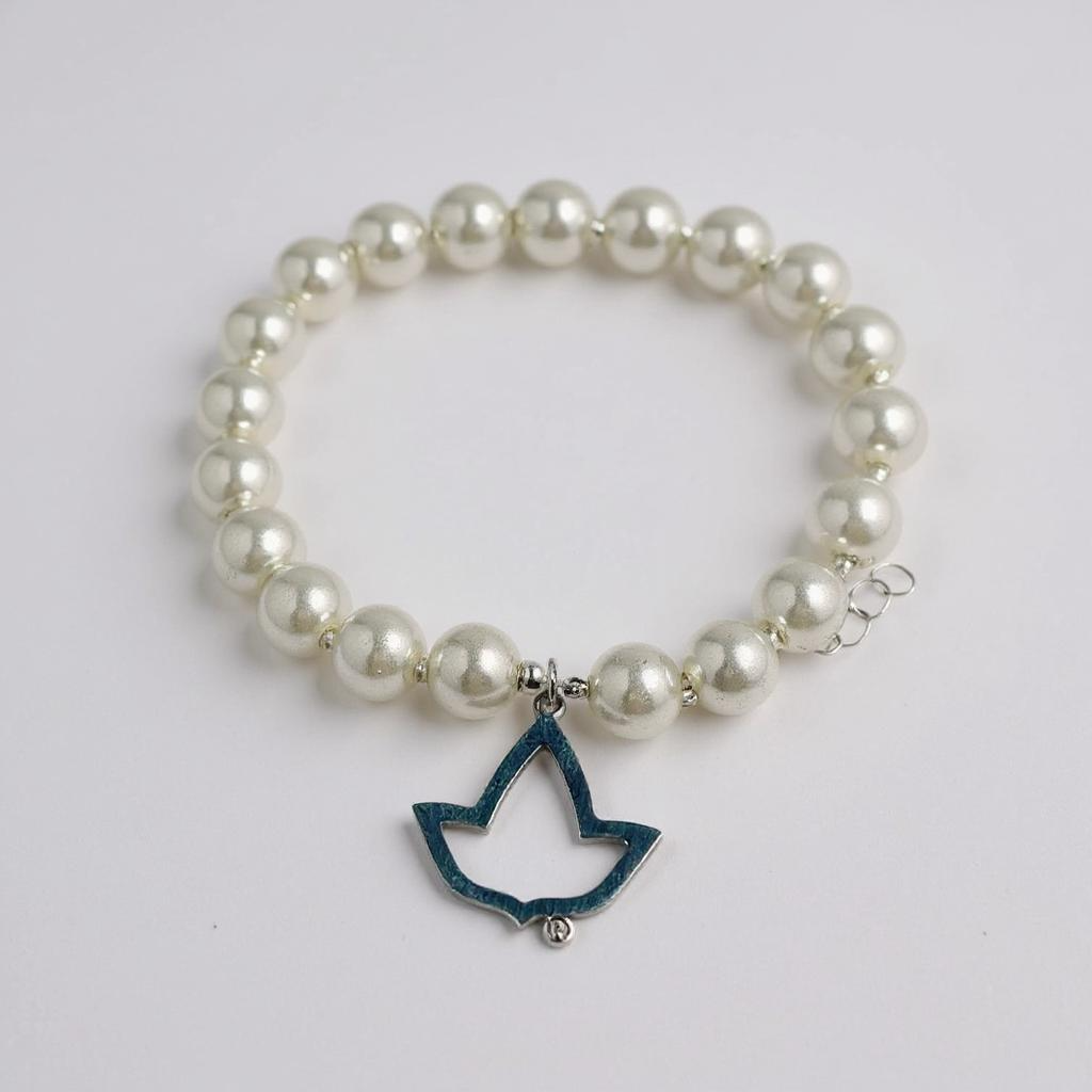AKA Ivy Leaf Glass Pearl Bracelet
