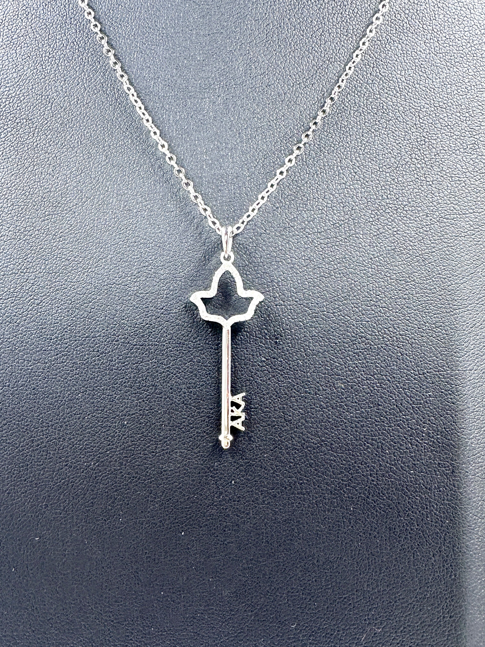 AKA Ivy Leaf Key Necklace Necklaces Trendzio Jewelry