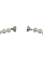 Elegant freshwater pearl earrings, timeless trend, perfect for sophisticated style. Adds a touch of class to any outfit! Ideal for gifting or self-indulgence. 