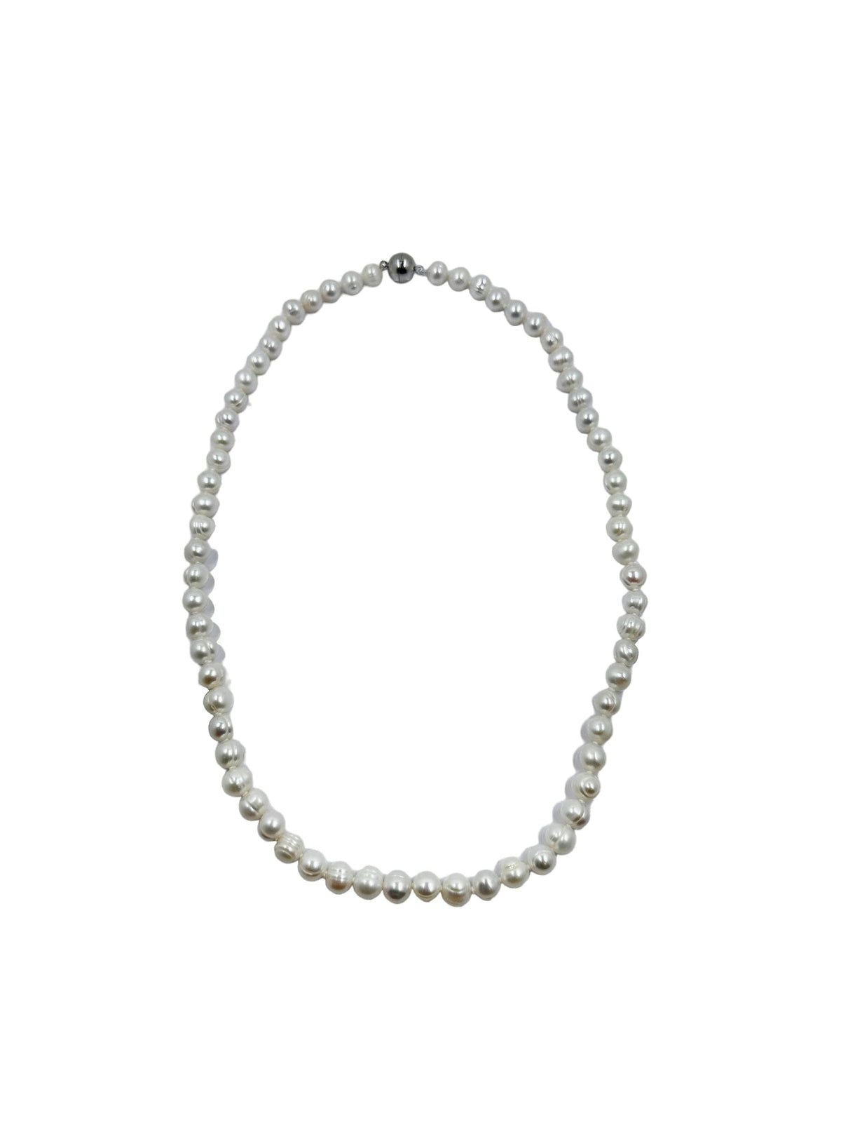 Elevate your style with this timeless pearl necklace, featuring a single black accent pearl for a modern twist on a classic piece. A trending must-have accessory. 