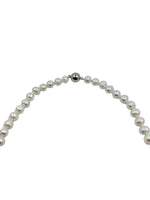 Elegant pearl necklace with a silver clasp, showcasing timeless sophistication. Perfect for trendsetting fashion enthusiasts aiming to add a touch of classic charm to their wardrobe. 