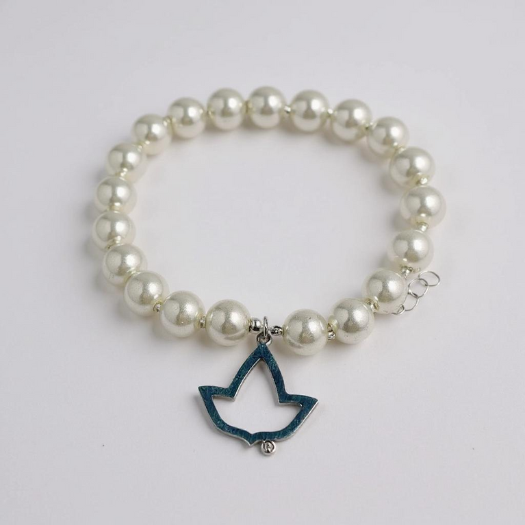Alpha Kappa Alpha ivy leaf glass pearl bracelet by Trendzio Jewelry
