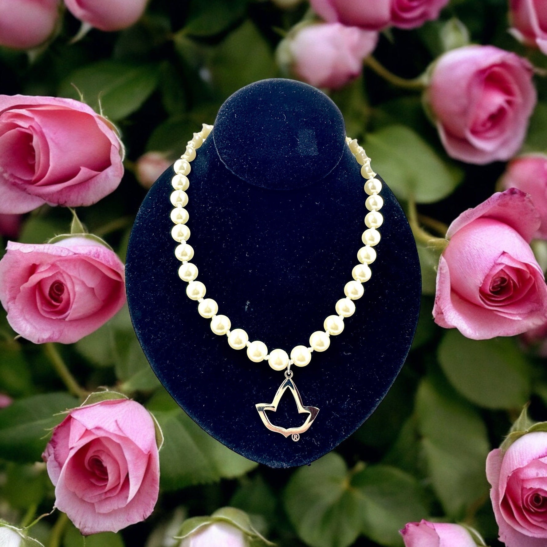 AKA Ivy Leaf Glass Pearl Necklace Necklaces Trendzio Jewelry 