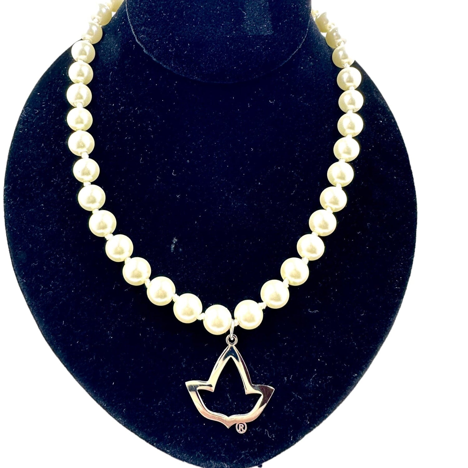 AKA Ivy Leaf Glass Pearl Necklace Necklaces Trendzio Jewelry 