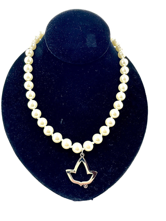 AKA Ivy Leaf Glass Pearl Necklace Necklaces Trendzio Jewelry 