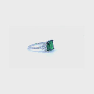 Stunning Emerald .925 Sterling Silver Ring