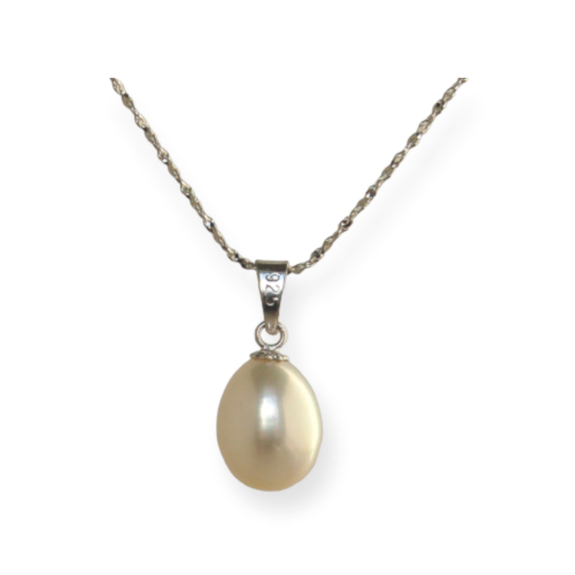 Barbosa Cultured White Pearl necklace Necklaces Trendzio 