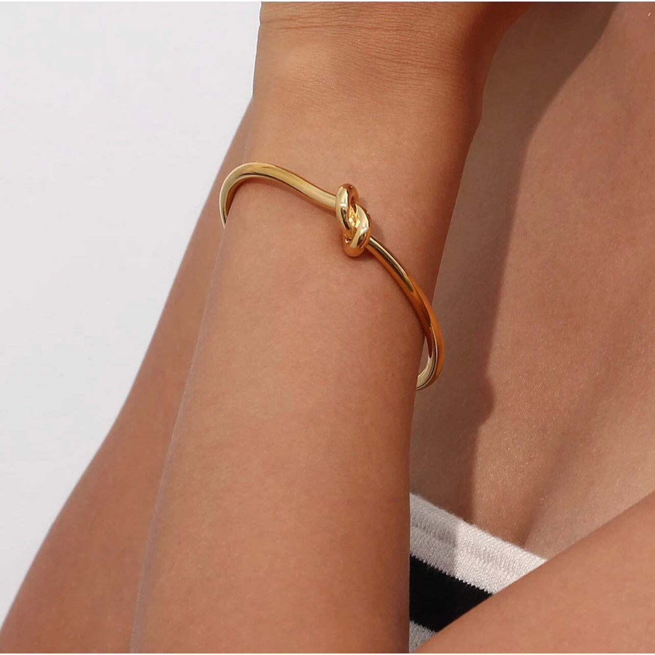 Lupia Gold Love Knot Cuff Bracelet Bracelets Trendzio 